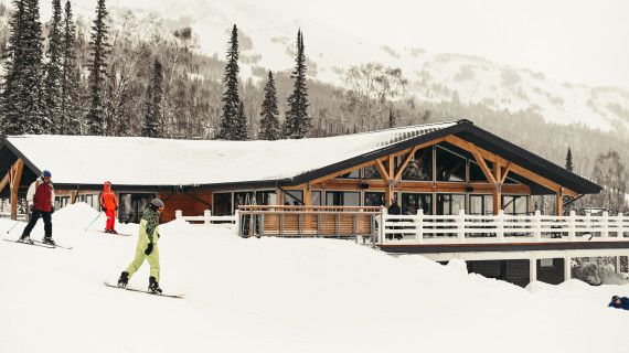 Провалы в земле недалеко от горнолыжного курорта Шерегеш не представляют угрозы