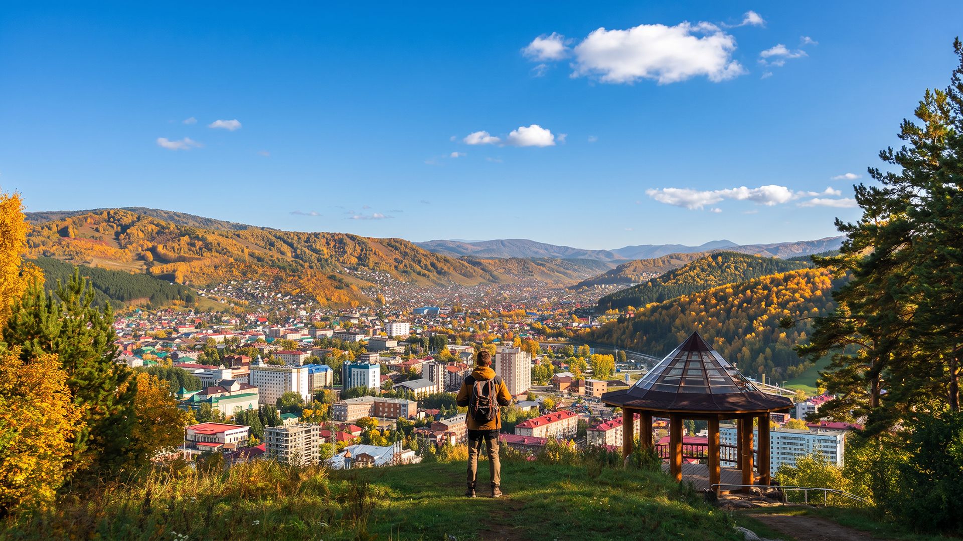 Горно-Алтайск — столица Республики Алтай, которая находится в предгорьях.