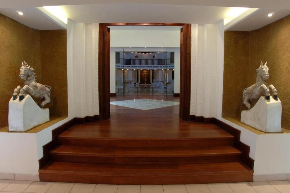 ROYAL PALMS BEACH HOTEL - 2