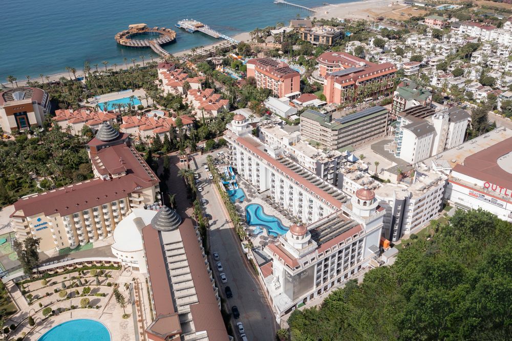 Blue Marlin Deluxe Spa Resort Hotel - 8