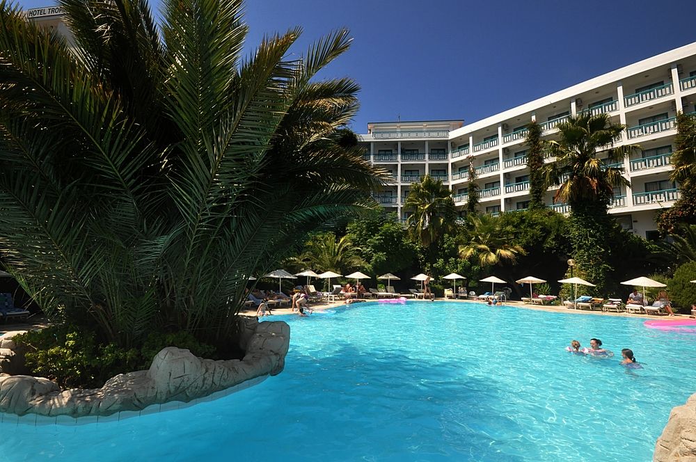 Tropical Hotel (only adults 16+) - 7