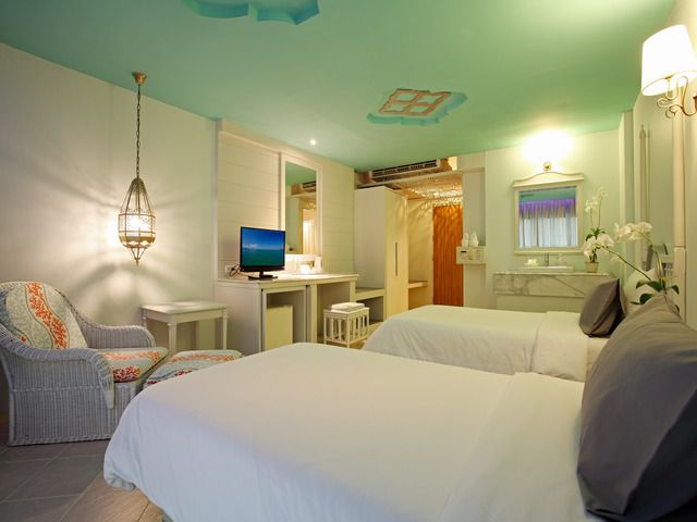 THE VERANDAH - 46
