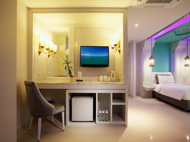 THE VERANDAH - 41