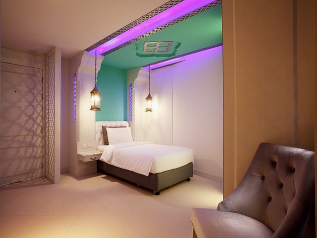 THE VERANDAH - 40