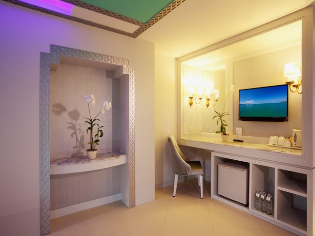 THE VERANDAH - 39