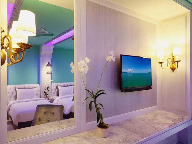 THE VERANDAH - 26