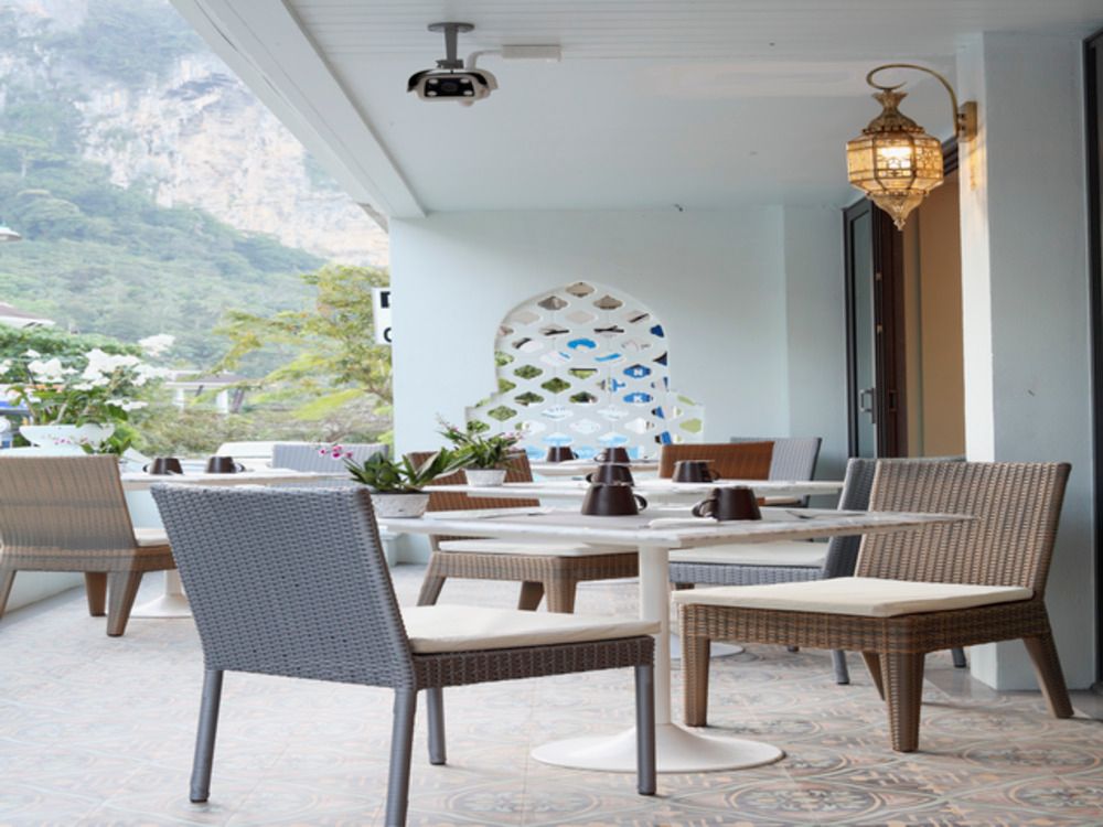 THE VERANDAH - 13
