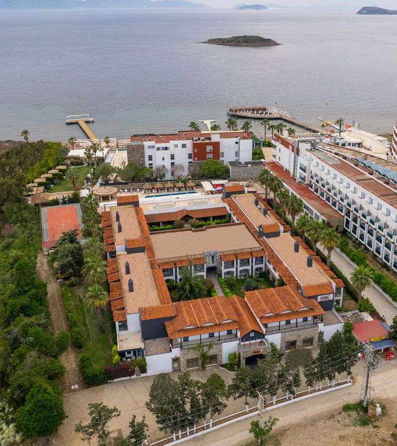 Tiana Beach Resort - 4