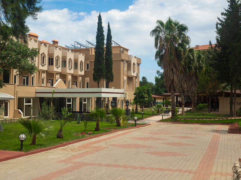 Alexius Beach Hotel - 3
