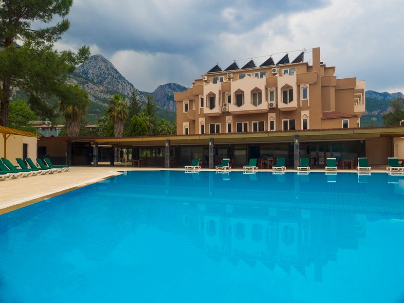Alexius Beach Hotel - 6