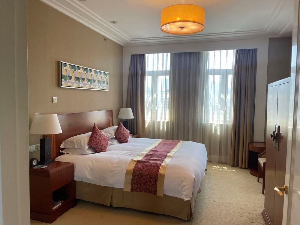 BROADWAY MANSIONS HOTEL - ON THE BUND - 44