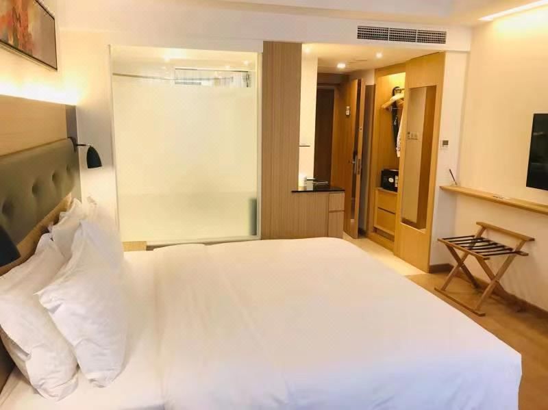 HOLIDAY INN SHANGHAI HONGQIAO CENTRAL - 4