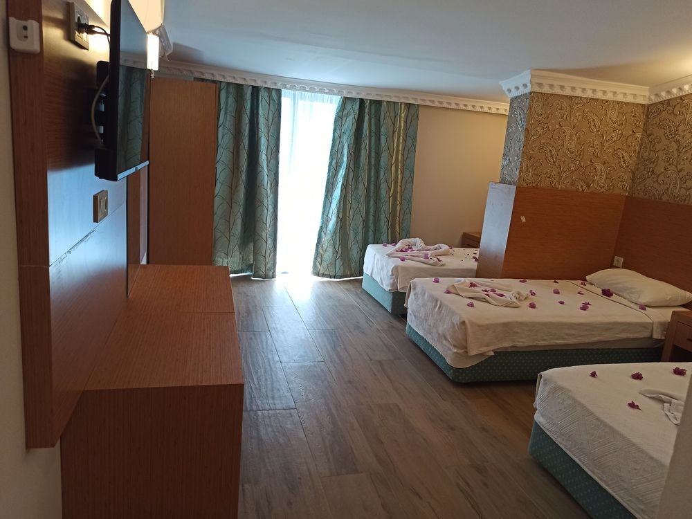 Britannia Hotel & Villas - 12