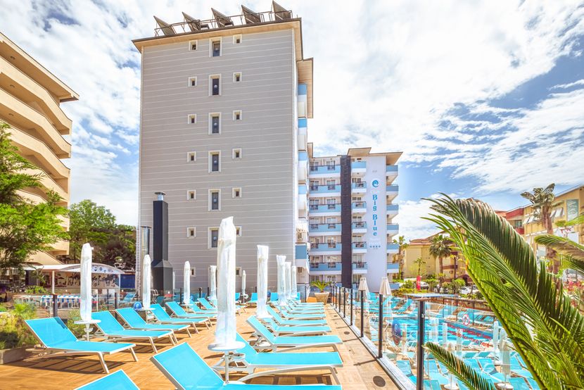 Club Big Blue Suite Hotel - 2