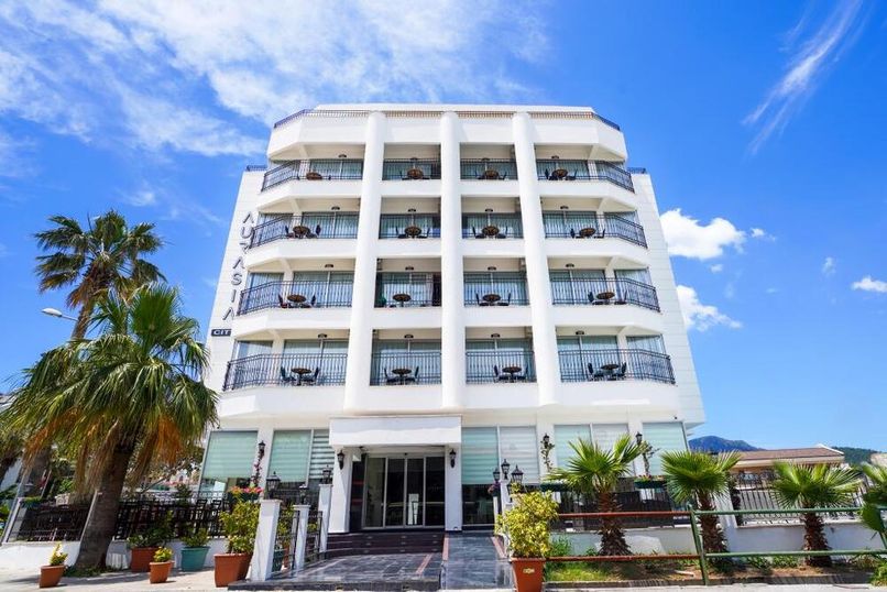 Aurasia Seaside Hotel - 1