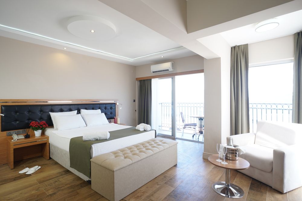 Aurasia Seaside Hotel - 17