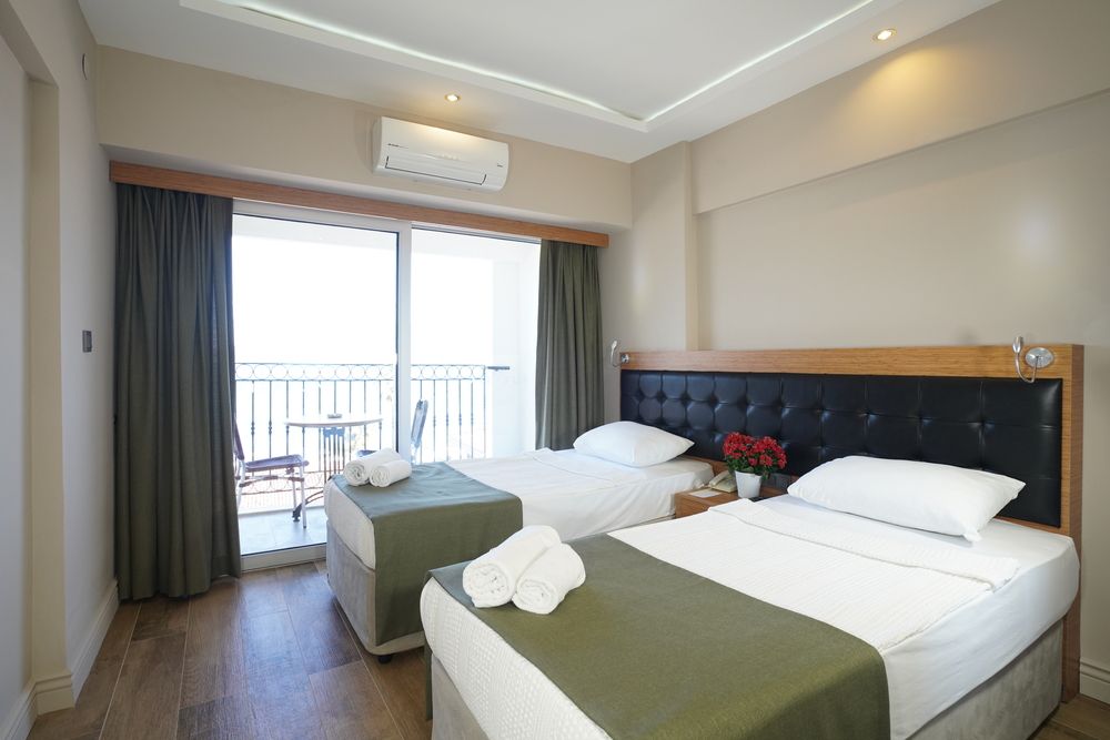 Aurasia Seaside Hotel - 18