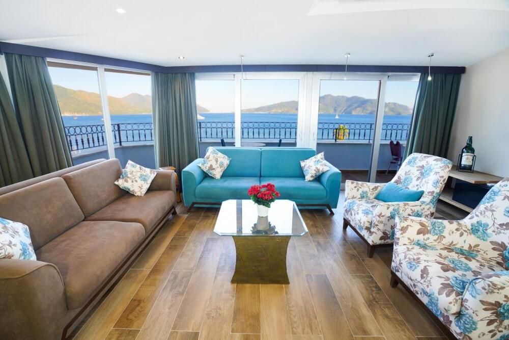 Aurasia Seaside Hotel - 14