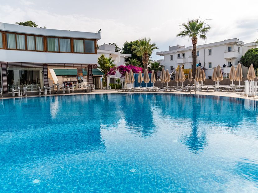 Bendis Beach Hotel - 2