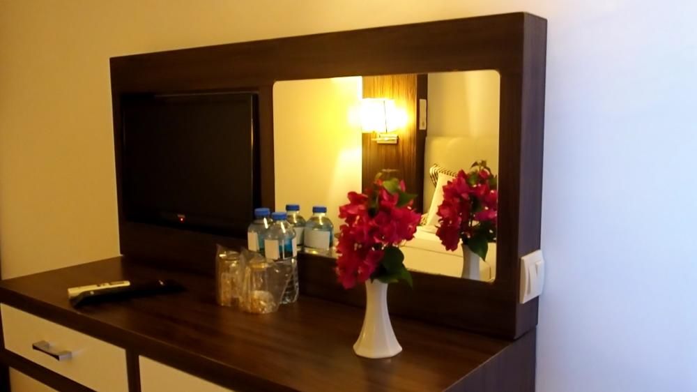 Arora Hotel - 11
