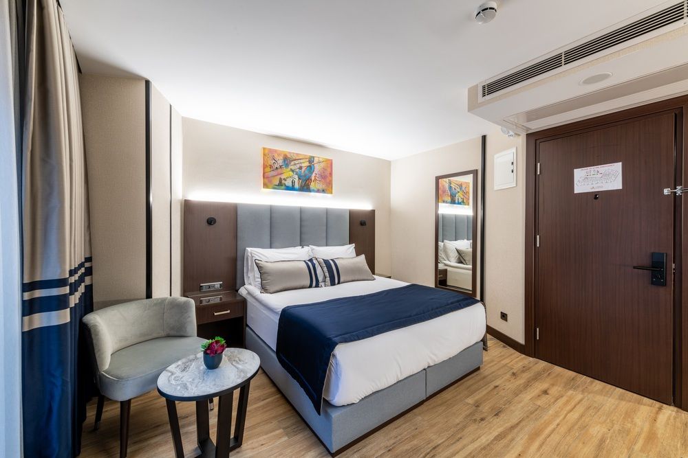 Aprilis Deluxe Hotel - 40