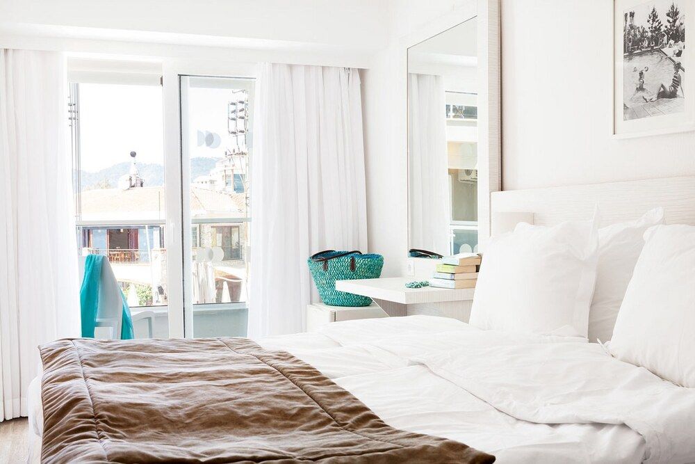 The Beach Front Hotel (only adults 16+) - 17