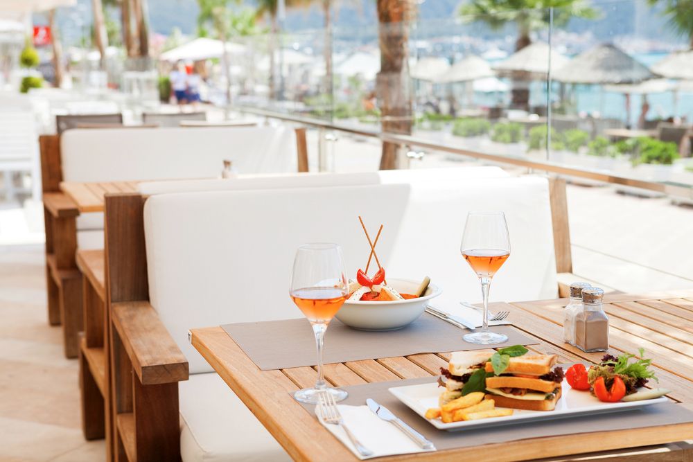 The Beach Front Hotel (only adults 16+) - 11