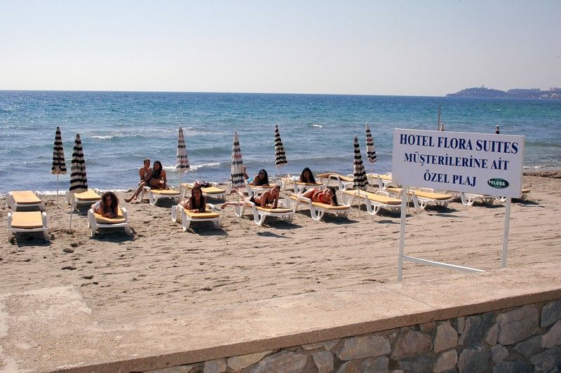Flora Suites Hotel - 4