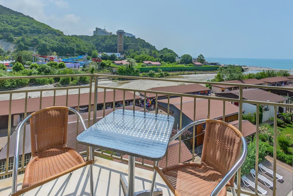 ЧЕРНОМОРЬЕ, пансионат - 107