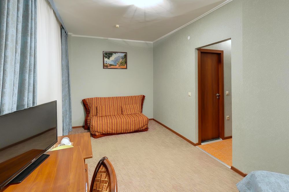 ЧЕРНОМОРЬЕ, пансионат - 103