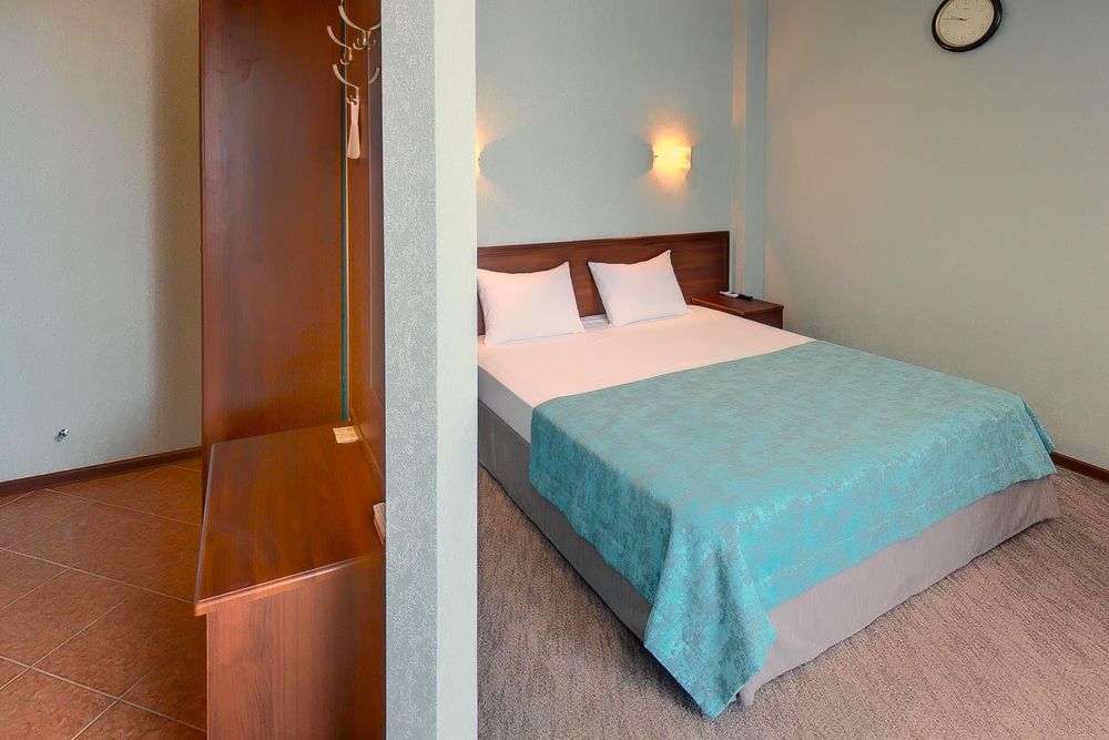 ЧЕРНОМОРЬЕ, пансионат - 98