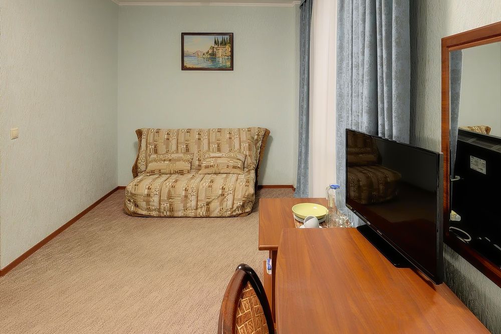 ЧЕРНОМОРЬЕ, пансионат - 97