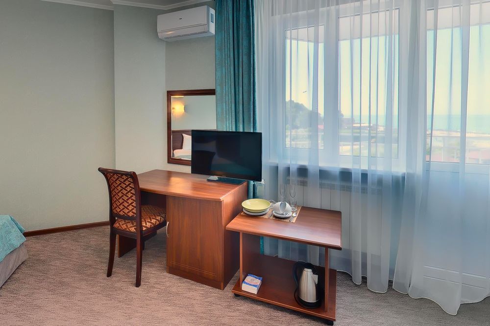 ЧЕРНОМОРЬЕ, пансионат - 93