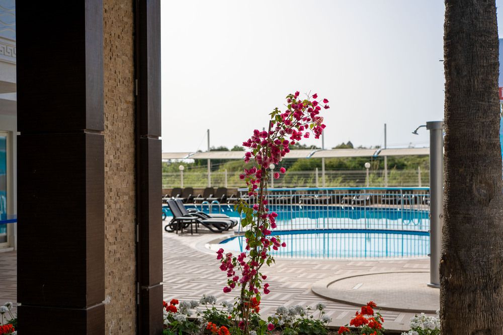 Adella Side Hotel - 10