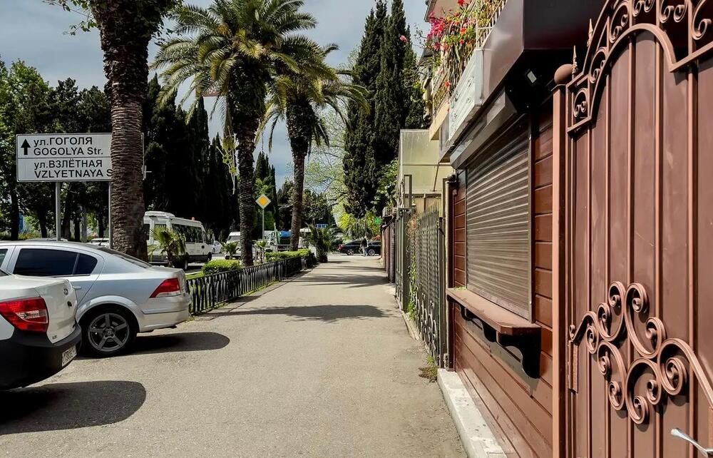 НА УЛ. ЛЕНИНА 100, отель - 1