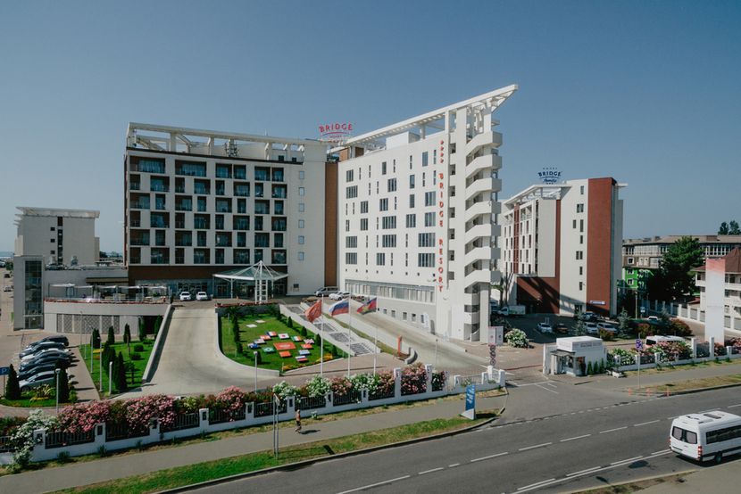 BRIDGE FAMILY RESORT - 1