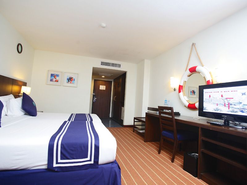 THE CRUISE HOTEL - 4