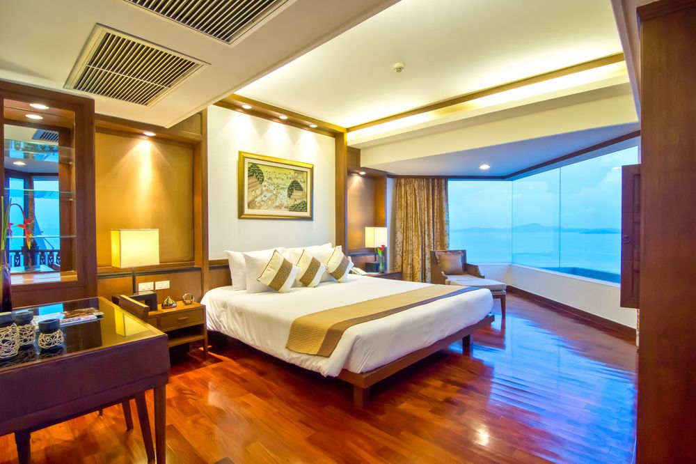 ROYAL CLIFF BEACH HOTEL - 68