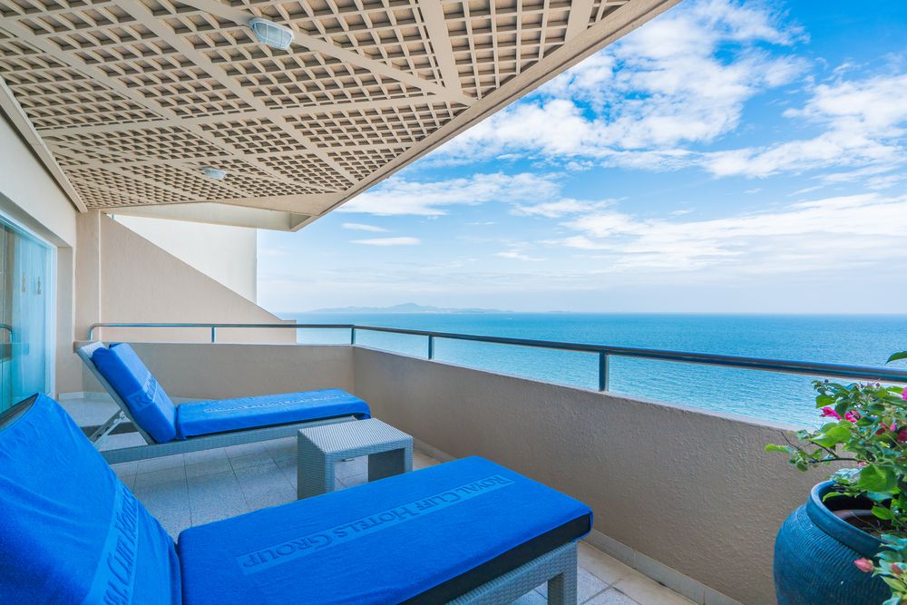 ROYAL CLIFF BEACH HOTEL - 61