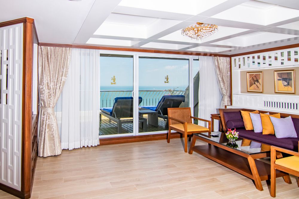 ROYAL CLIFF BEACH HOTEL - 59