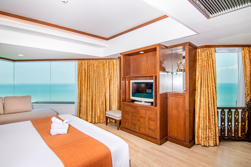 ROYAL CLIFF BEACH HOTEL - 58