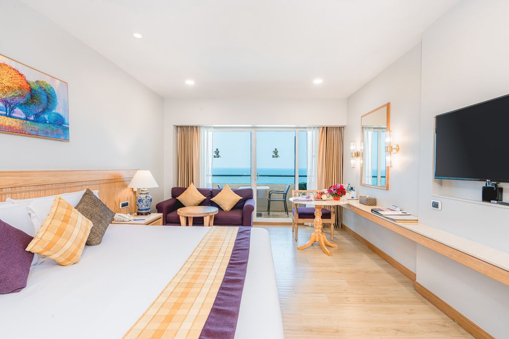 ROYAL CLIFF BEACH HOTEL - 40