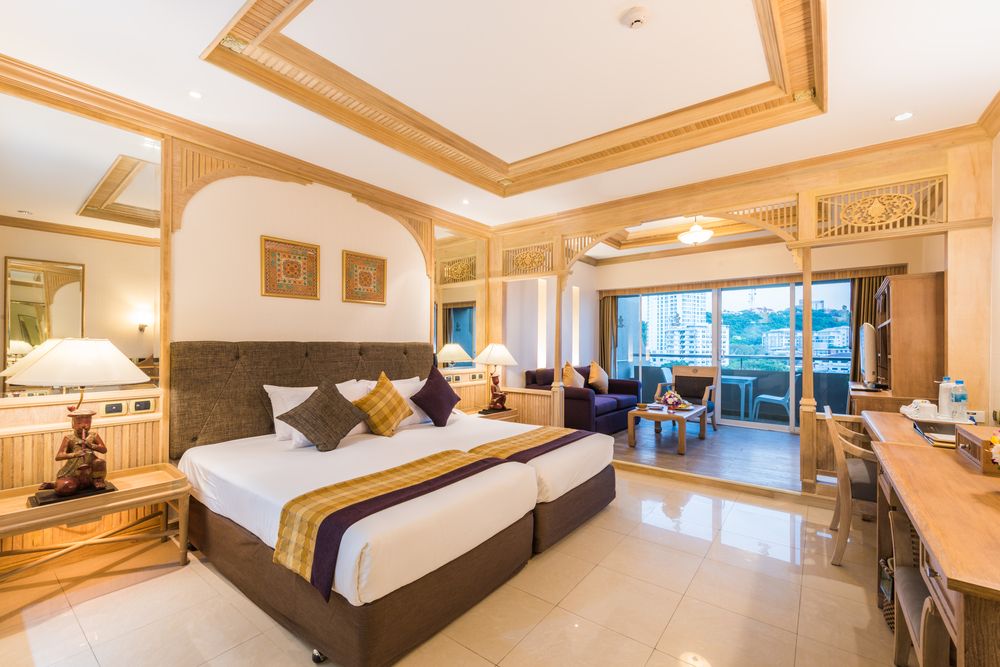 ROYAL CLIFF BEACH HOTEL - 33