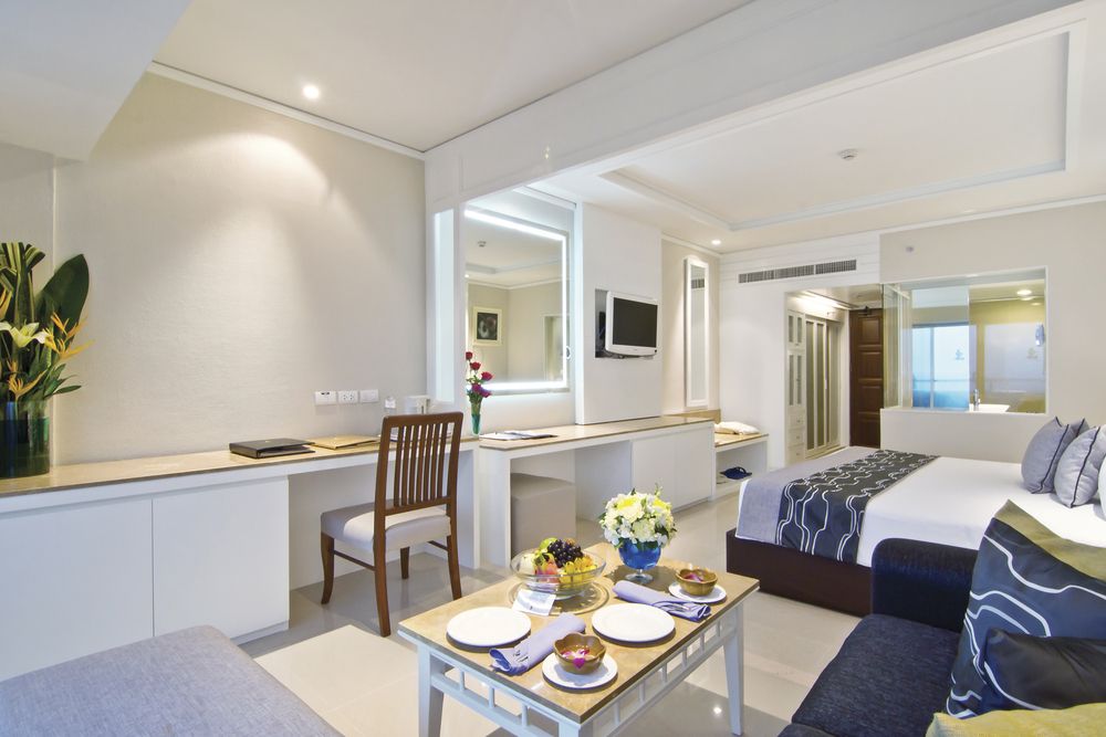 ROYAL CLIFF BEACH HOTEL - 26