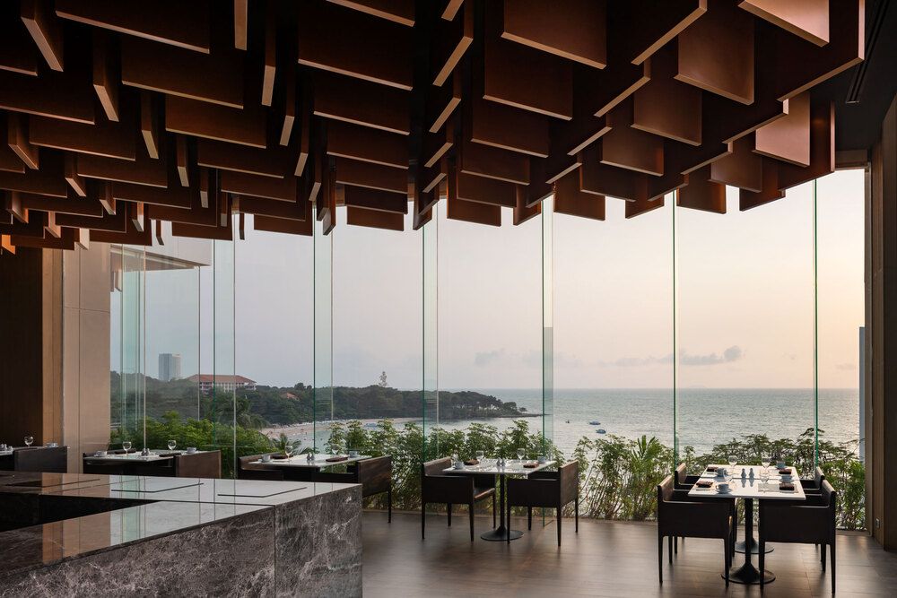 ROYAL CLIFF BEACH HOTEL - 18