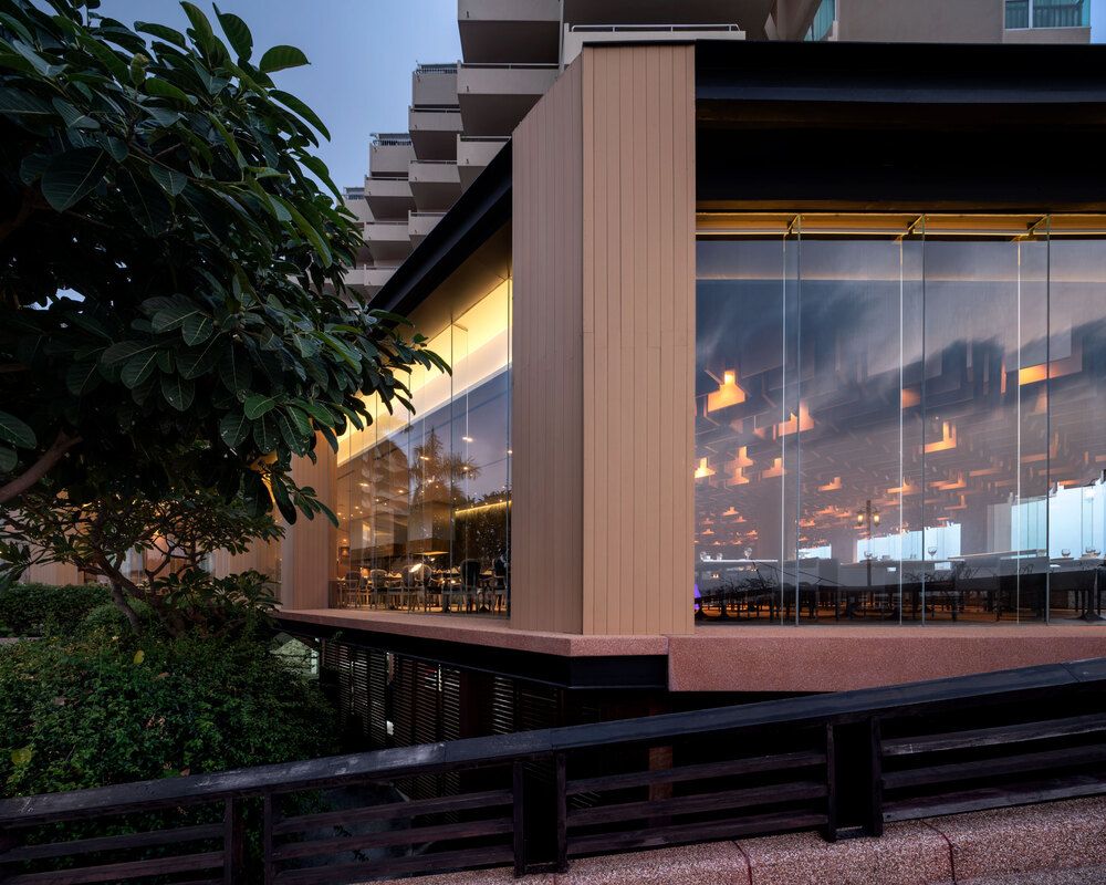 ROYAL CLIFF BEACH HOTEL - 16