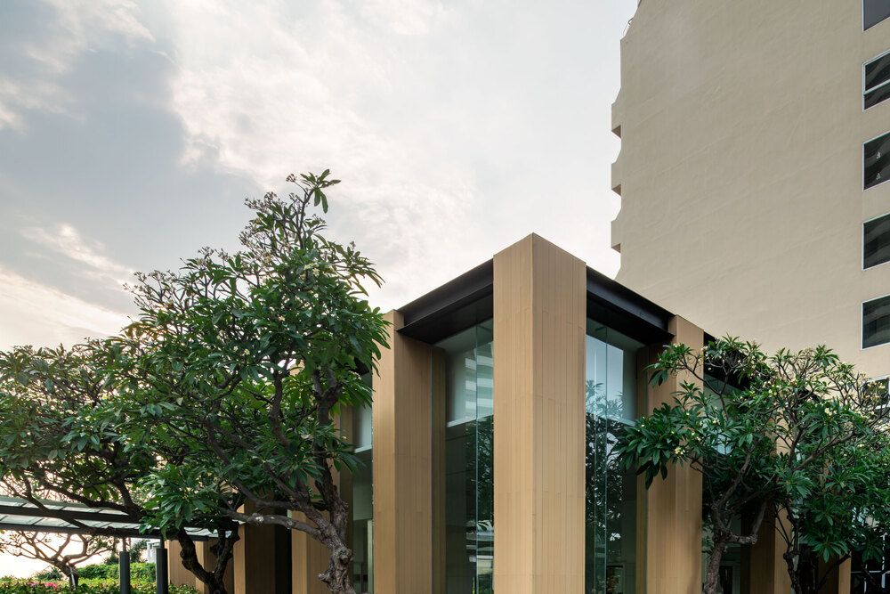 ROYAL CLIFF BEACH HOTEL - 10