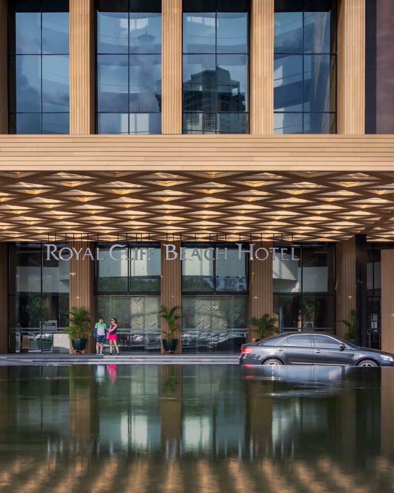 ROYAL CLIFF BEACH HOTEL - 4