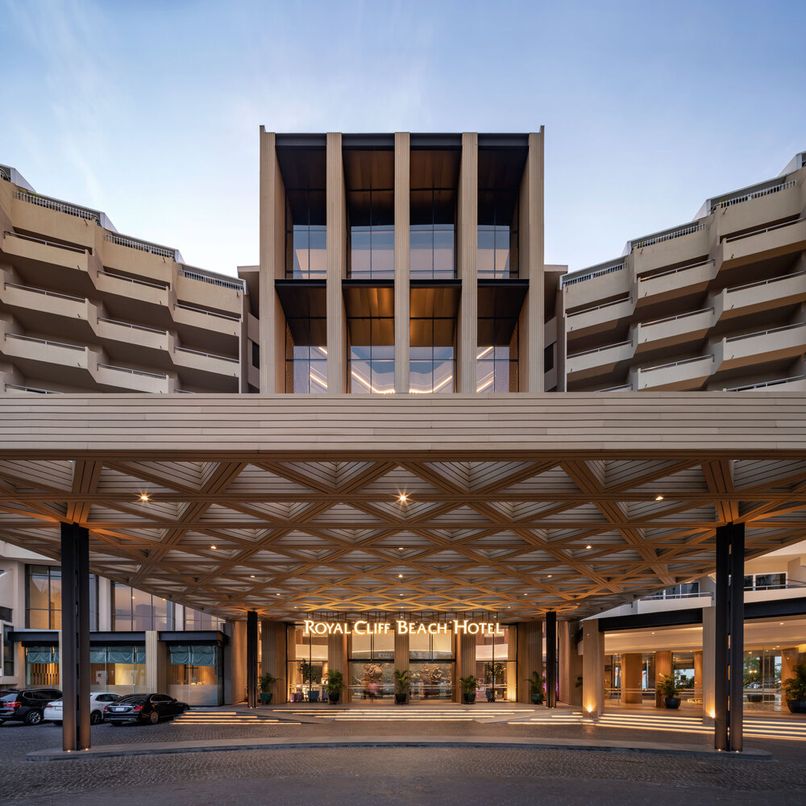 ROYAL CLIFF BEACH HOTEL - 2