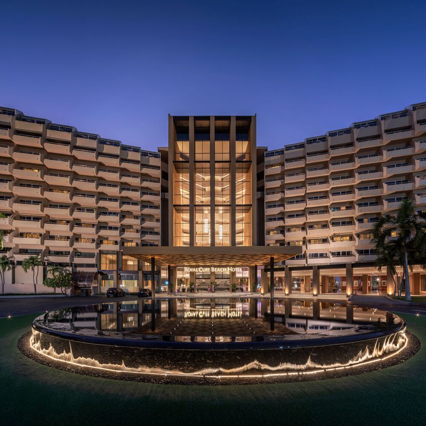 ROYAL CLIFF BEACH HOTEL - 1